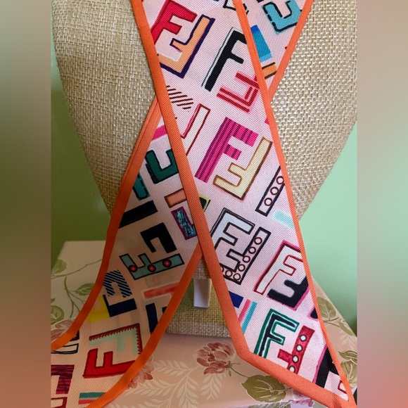 Chic Multicolor Scarf - Picture 4 of 4